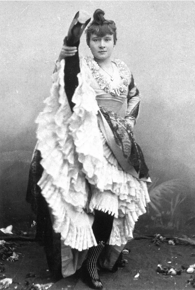Louise Weber, La Goulue, photographed in Montmartre