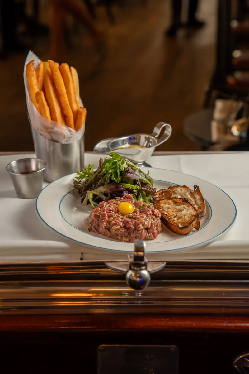 Tartare de Boeuf with frites